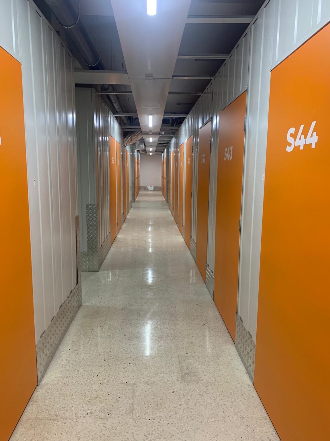 Acceso a trasteros seguros en Granada